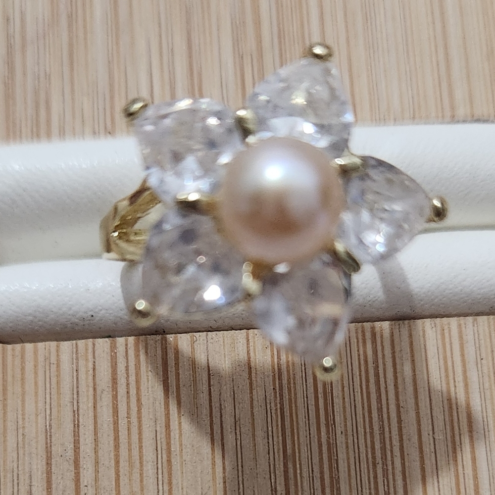 Elegant Gold Pearl and Crystal Ring - Picture 3 of 10